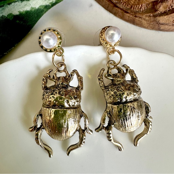 2/$30🌵 Gold Baroque Scarab Beetle Cicada Earrings Faux Pearl Jewelry Gift NEW - Picture 3 of 7